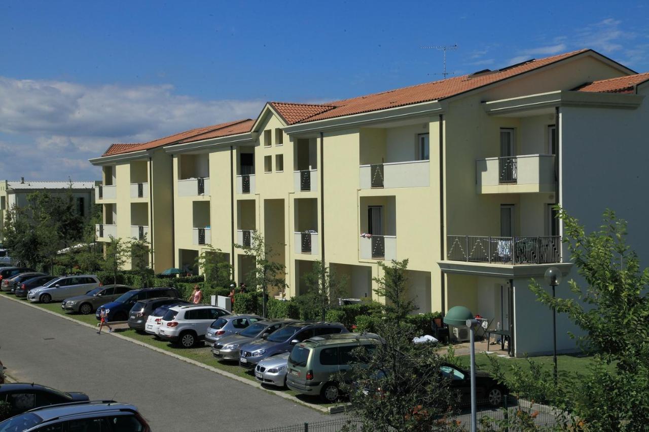 Апартаменты Robinia/Pinetine Lido Altanea Каорле Экстерьер фото