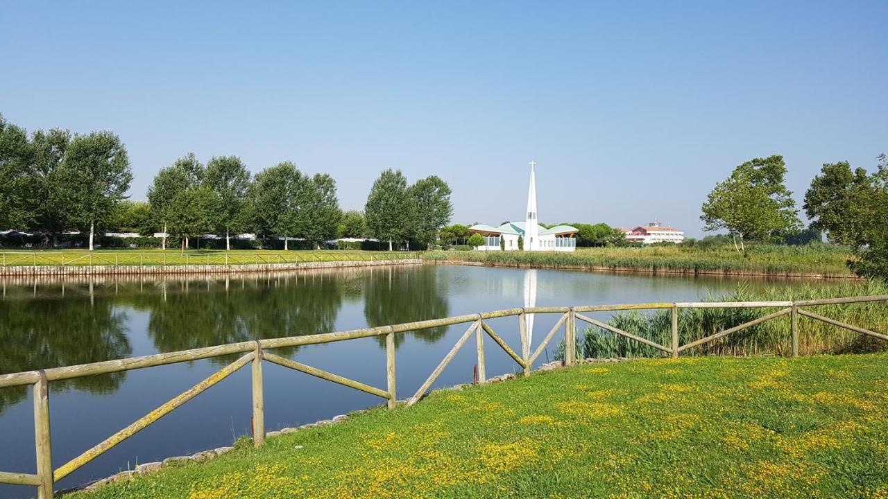 Апартаменты Robinia/Pinetine Lido Altanea Каорле Экстерьер фото